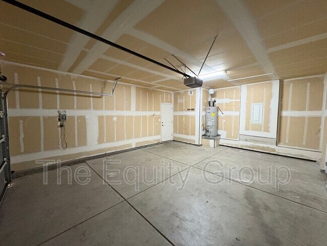 Building Photo - 3042 W Delta Ave