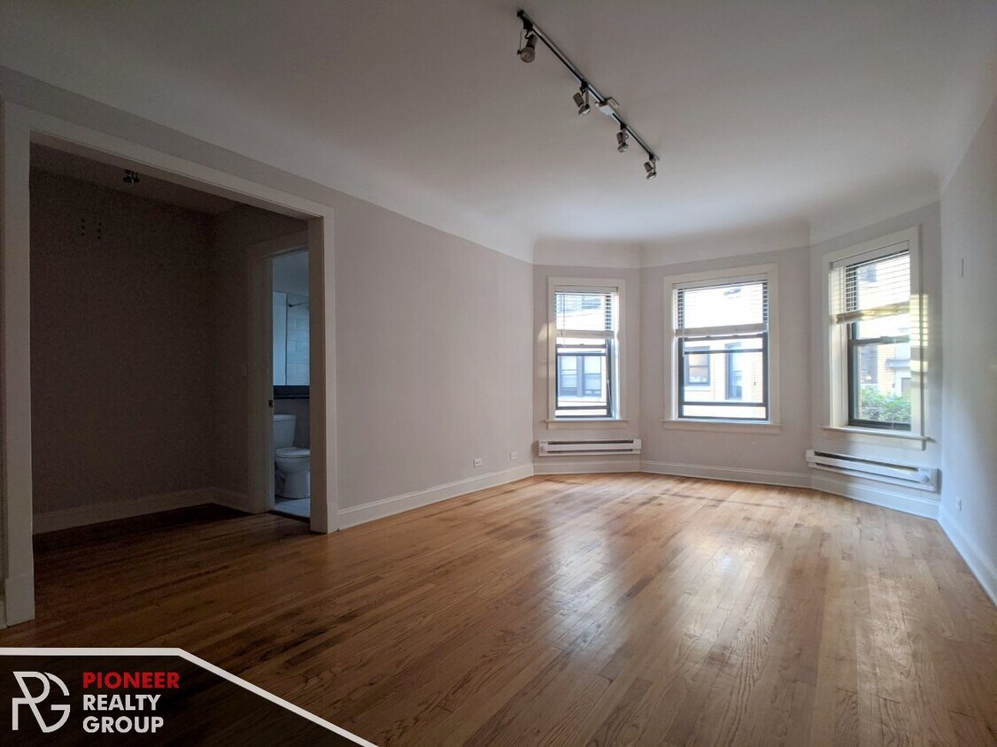 Foto principal - 2329 N Rockwell St