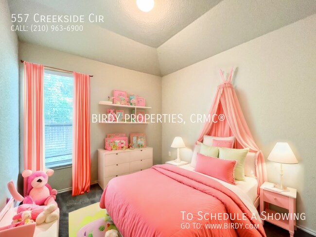 Foto del edificio - "Charming 3-Bed, 2-Bath Multiplex in Sceni...