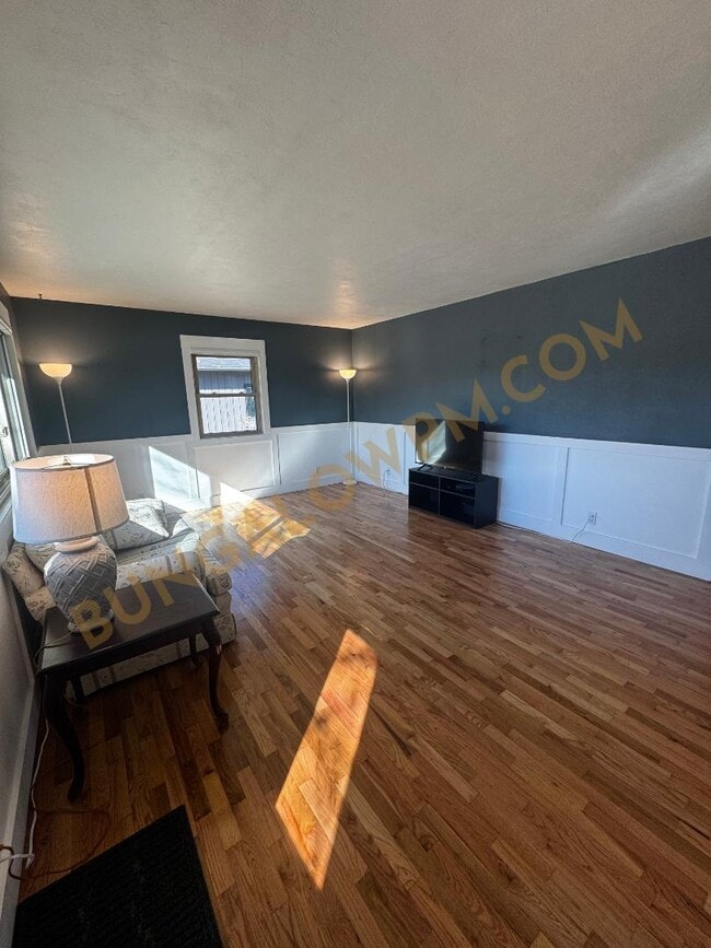 Building Photo - 2507 Lewis Ave