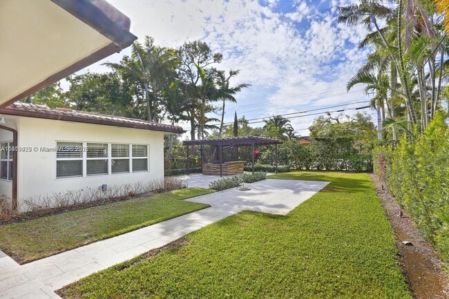 Building Photo - 1545 Baracoa Ave