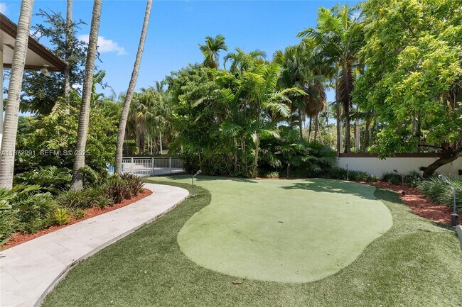 Foto del edificio - 6190 SW 102nd St