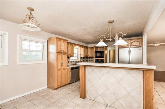 Building Photo - 911 Meadow Ln