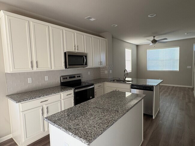 Foto del edificio - 897 Great Plains Ave
