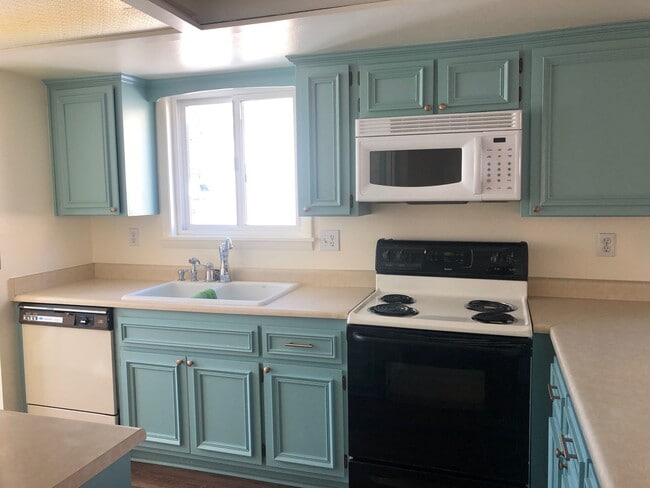 whole townhouse is newly painted - 2520 E Cassidy Ln