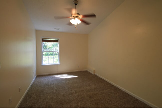 Building Photo - 1331 Pampas Cir