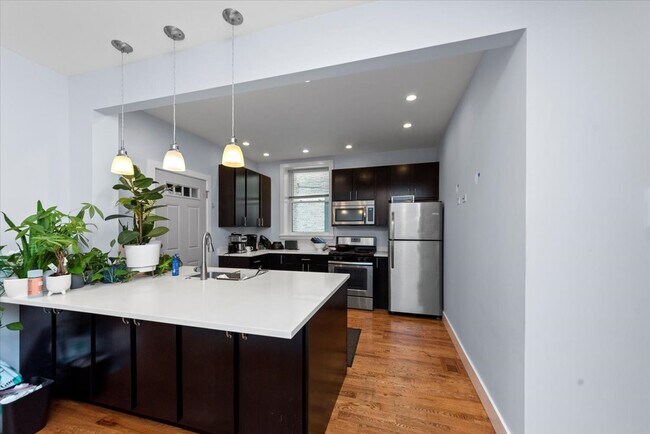 Building Photo - 4912 N Washtenaw Ave