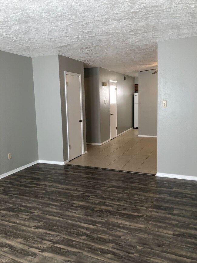 living area - 902 NE Tortoise Dr