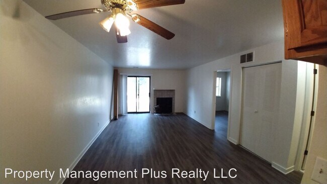 Foto del edificio - 2 br, 1 bath Apartment - 225 E 8th #D8