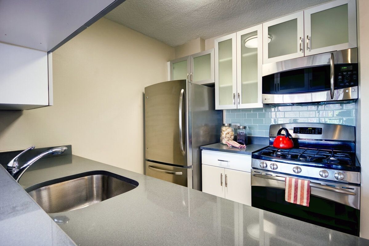 KITCHEN - 189 E 89th St
