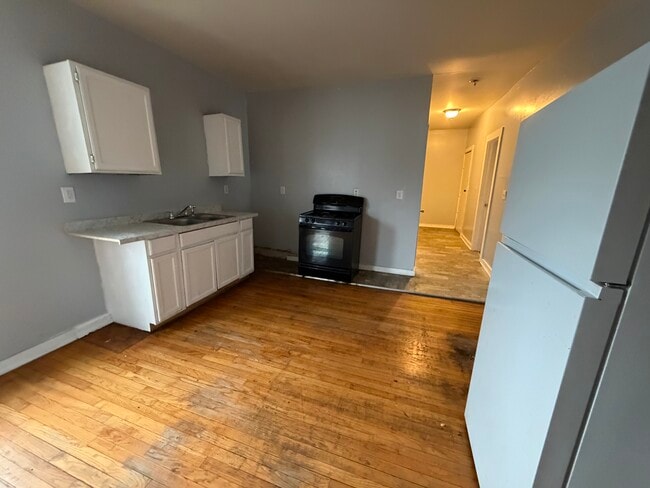 Building Photo - 227 Kellogg St