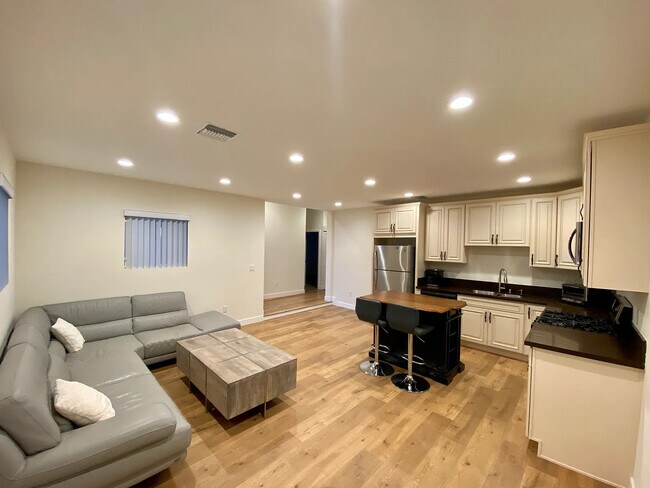 Foto del edificio - 5329 Willis Ave