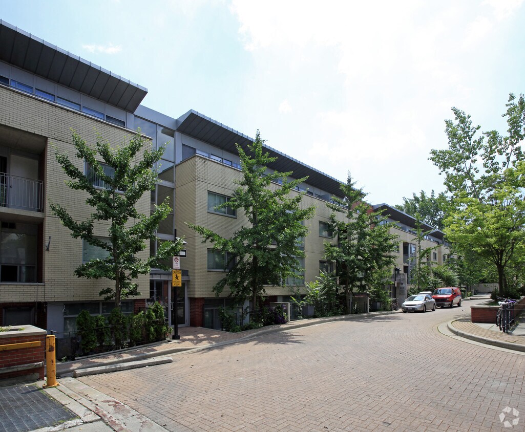 17 Renwick Cres, Toronto, ON M4M 1E3 Apartments 17 Renwick Cres