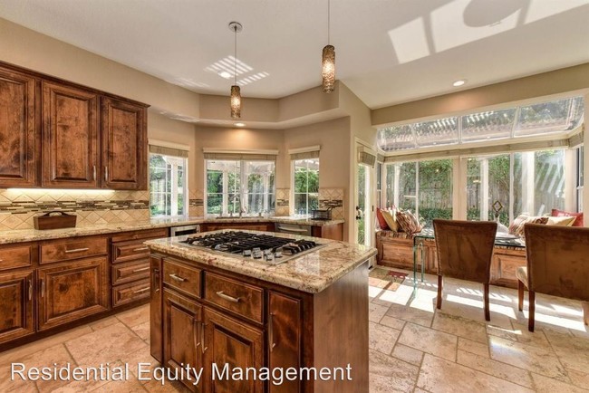 Building Photo - 4 br, 2.5 bath House - 178 John Henry Circle