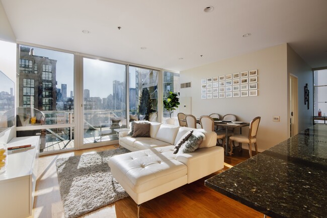 Living Room - 653 N Kingsbury St