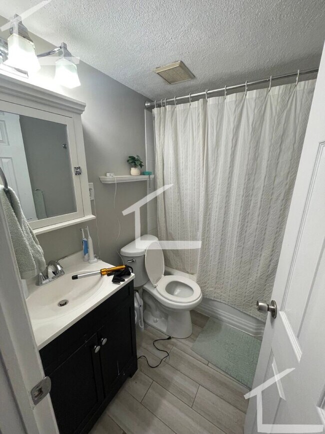 Foto del edificio - Really nice 2 bed in Brighton... June Move in!!