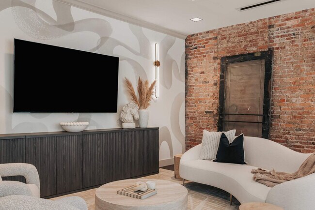 Foto del edificio - 240 Rep. John Lewis Way N