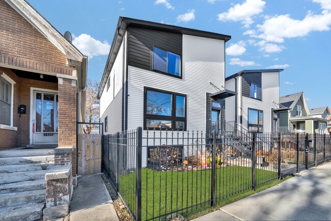 Building Photo - 1522 N Leamington Ave