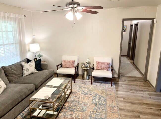Foto del edificio - 2534 Rosefield Dr