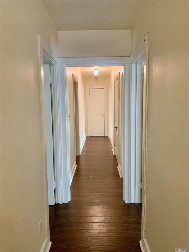 Building Photo - 87 Piping Rock Rd