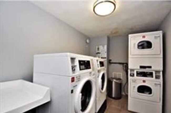 Foto del edificio - 9 Hallmark Gdns