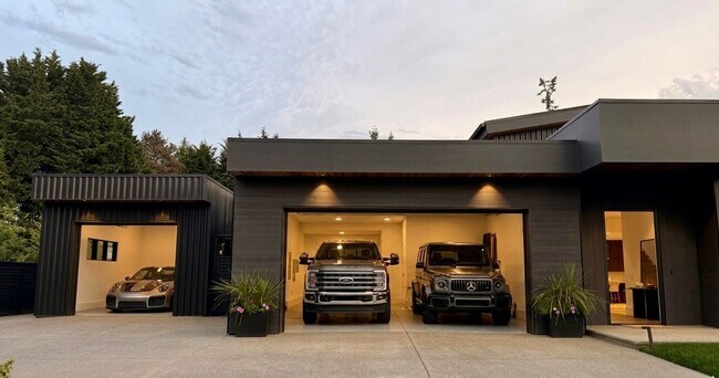 Building Photo - 7Bd/6Ba Bellevue Home