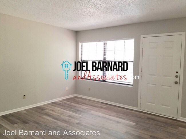Foto del edificio - 110 Lady Bird Ln