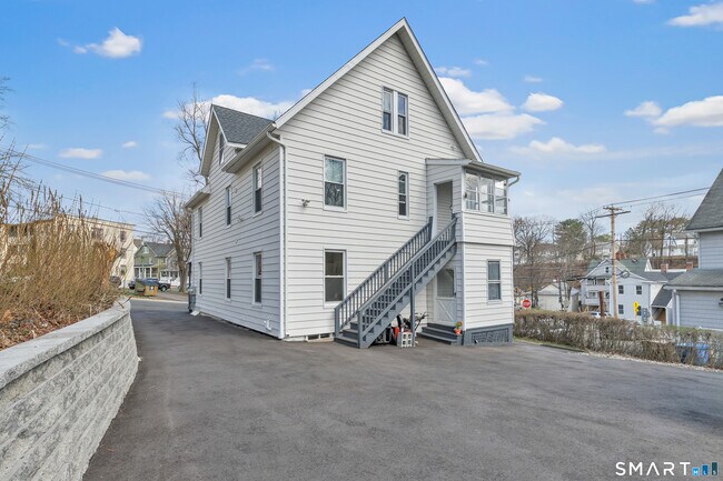 Foto del edificio - 10-12-12 Perry Hill Rd