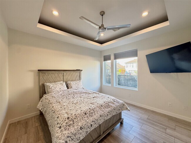 Building Photo - 707 W Clay St