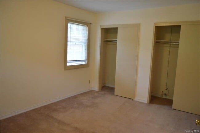 Building Photo - 580 Bedford Rd