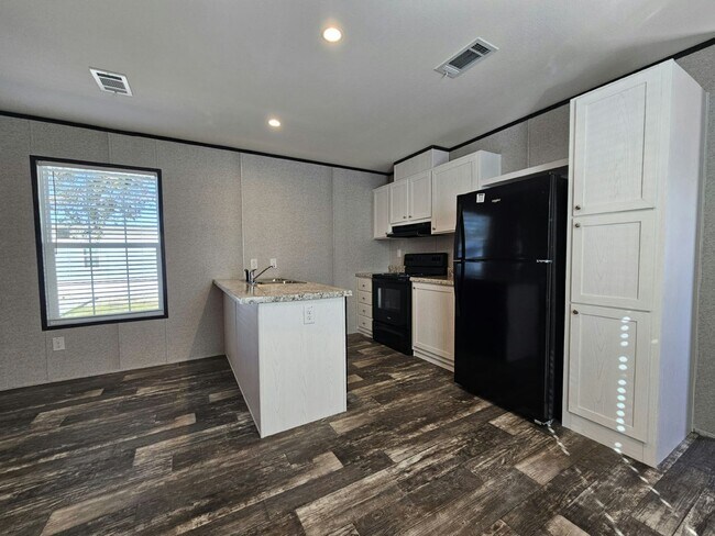 Building Photo - 1050 Myakka Dr