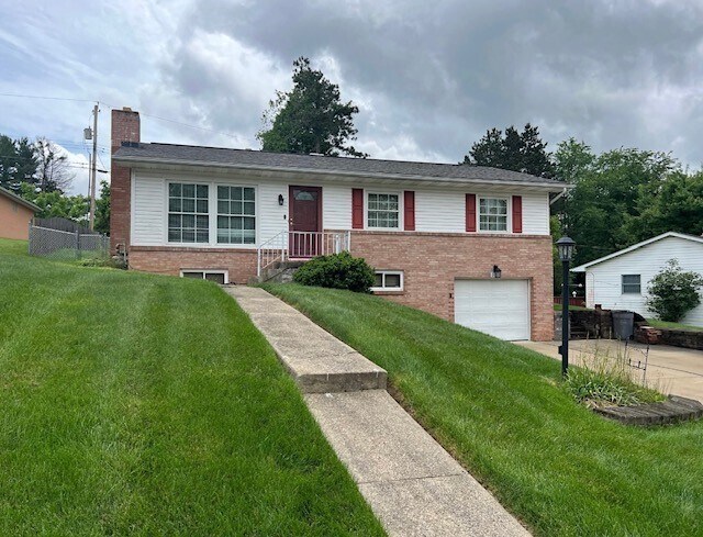 Building Photo - 318 Meadowbrook Dr