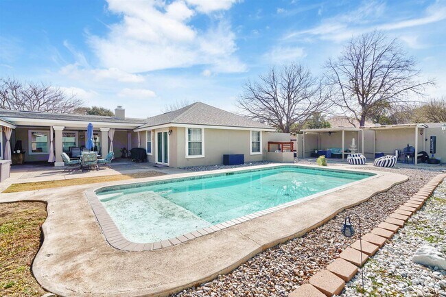 Foto del edificio - 308 Boulder Ridge Dr