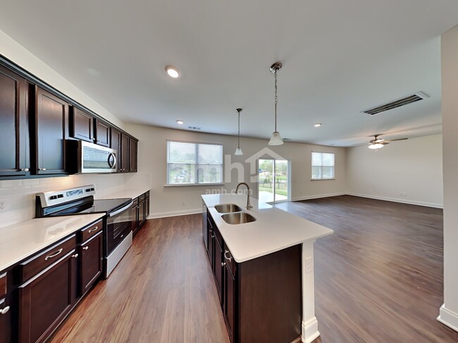 Building Photo - 2104 Williamshire Lane