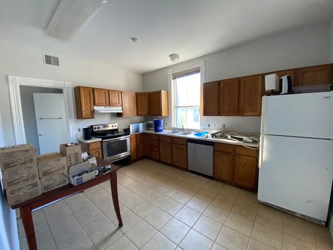 Kitchen - 321 N Ingalls St