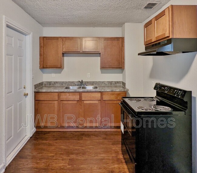 Building Photo - 2567 Beaverbrook Pl