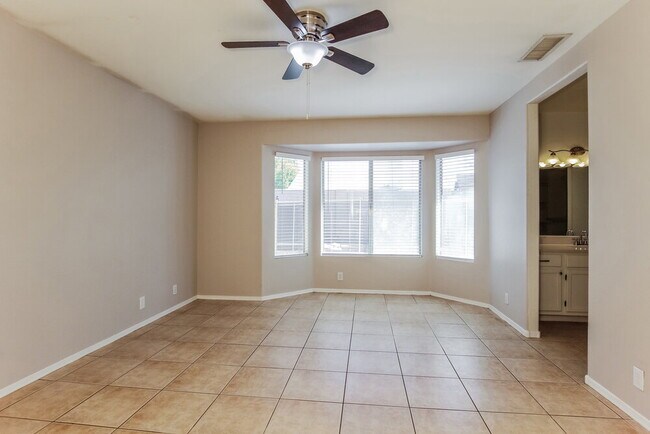 Foto del edificio - 8745 W Tuckey Ln
