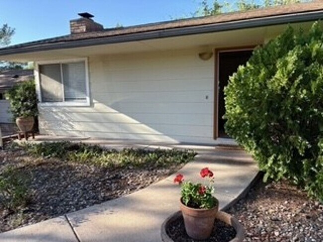 Foto del edificio - Cozy, West Sedona home with large fenced b...