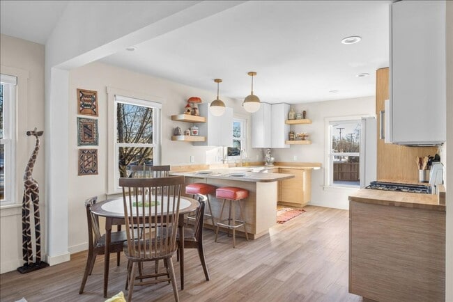 Building Photo - Stunning 4BR/2BA Home in Prime West End Location | Fully Remodeled with Custom Touches