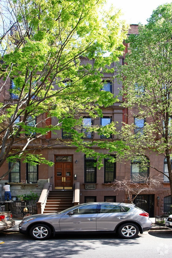 Building Photo - 119 W 85th St