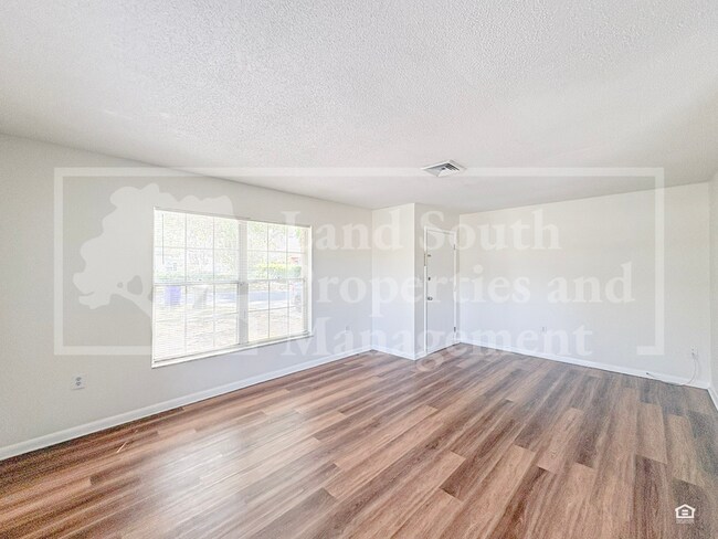 Building Photo - 420 Allamanda Dr