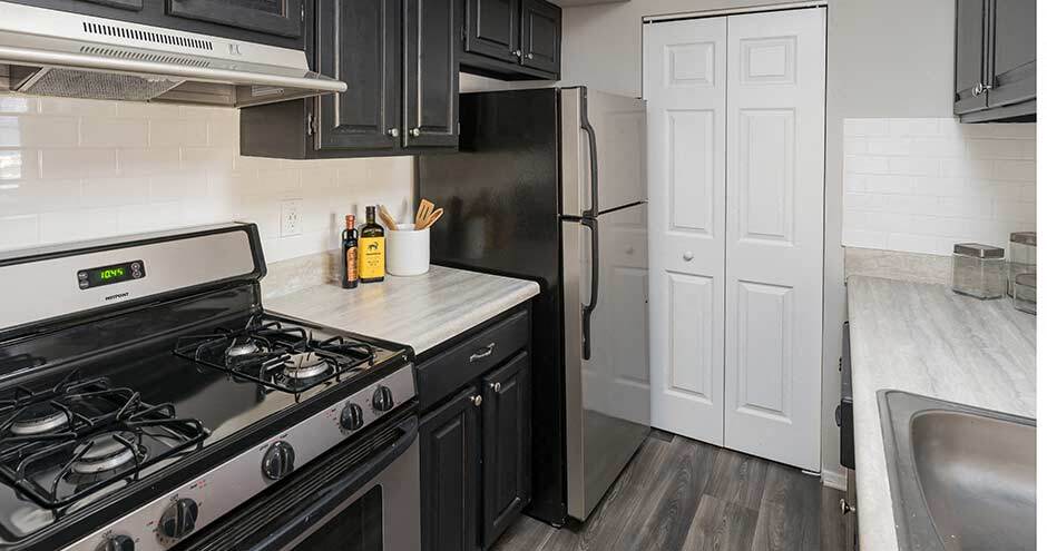 Primary Photo - River Vista Apartments