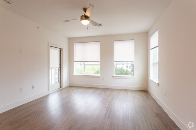 1BR, 1BA - 646SF - Chalmers Courts South