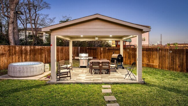 Foto del edificio - 24630 Charlton Green Ln