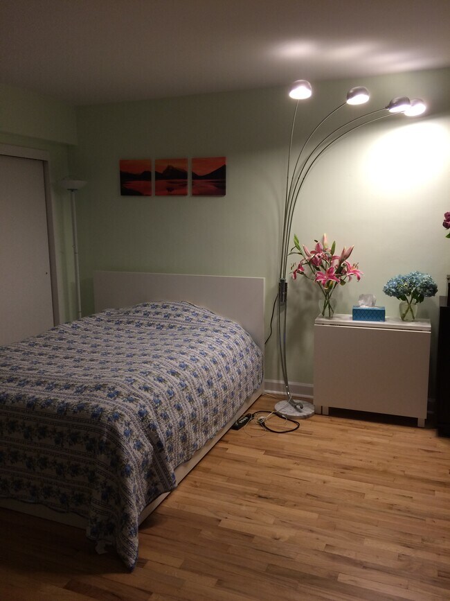 Área de estar principal - 1420 York Ave