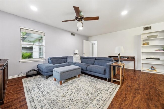 Building Photo - 5127 Mimosa Dr