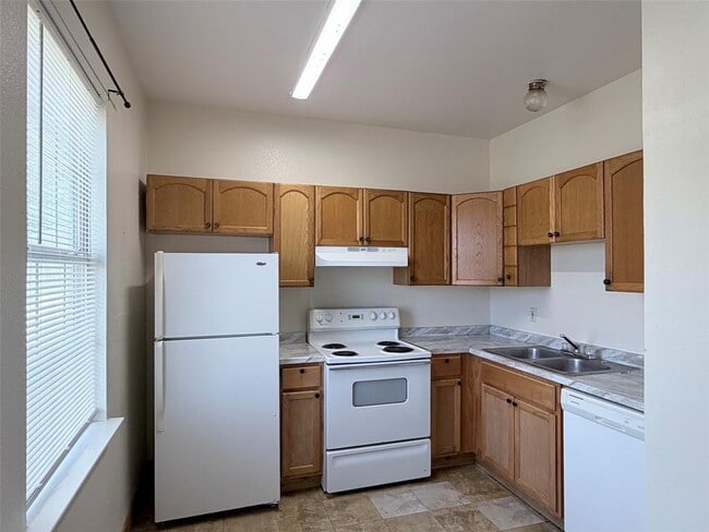 Building Photo - 251 Zimmerman Ave