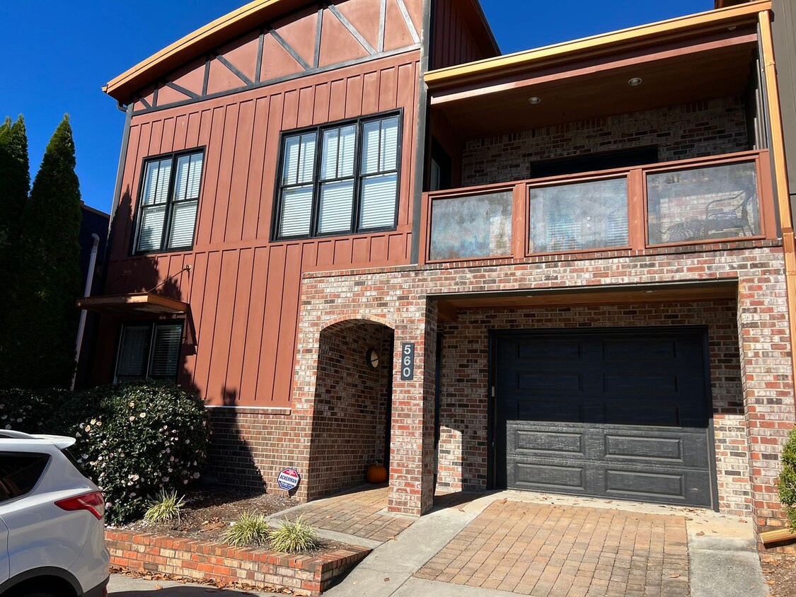 Primary Photo - Awesome Urban Lofts Unit Available for Pre...