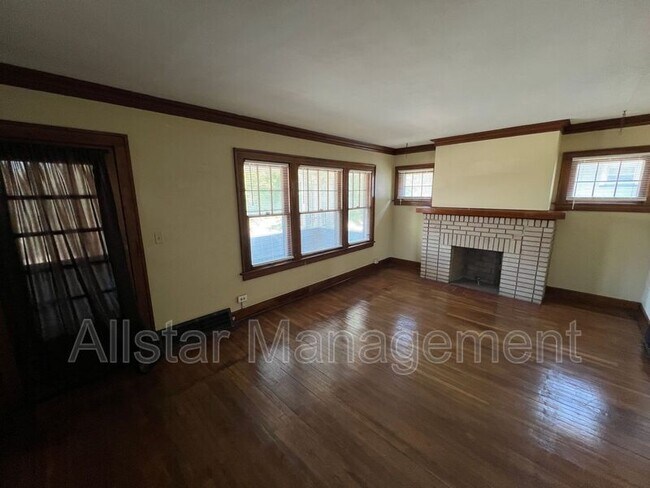 Building Photo - 17200 Grovewood Ave