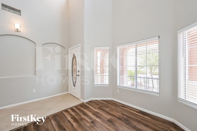 Foto del edificio - 10831 Vestone St